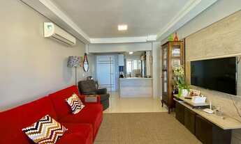 Imagem 2: Sacada de frente para o mar. Totalmente mobiliado e pronto. B. Navegantes