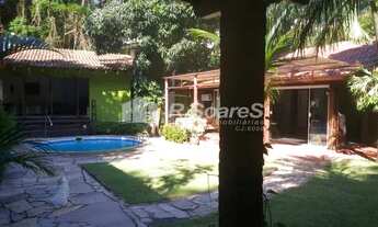 Imagem 5: Casa em Cosme Velho com seis quartos sendo três suítes