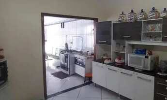 Imagem 5: Casa para venda possui 200 metros quadrados com 3 quartos em Centro - Ourinhos - SP