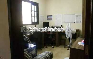 Imagem 7: CASA COM QUATRO QUARTOS, SENDO TRÊS SUÍTES, RUA TEJO EM VILA VALQUEIRE