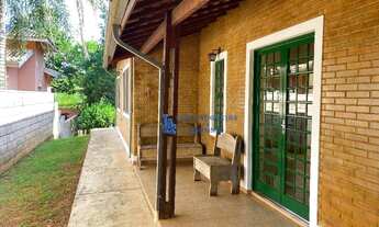 Imagem 3: Casa aconchegante com muito verde , 3 quartos sendo 1 suíte , sala em L , cozinha e amplo