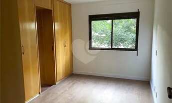 Imagem 4: Apartamento em Moema com 190m², 3 quartos (2 suítes), 3 banheiros e 3 vagas de garagem