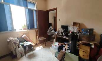 Imagem 6: 2 quartos com armários embutidos, vaga na garagem e cozinha planejada com adega