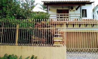 Imagem 2: Casa com 4 dormitórios sendo que um deles é uma suíte e 2 vagas, bairro Teresópolis, Porto