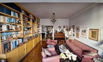 Imagem: EM UMA DAS RUAS MAIS TRANQUILAS DE COPACABANA