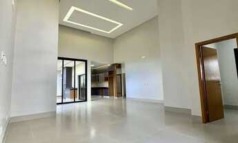 Imagem 7: Casa Alto Padrão de Condomínio fechado com quatro suítes sendo uma Master Localizado Terr