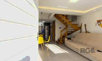 Imagem 2: Casa em condomínio, possui 2 dormitórios, sala para 2 ambientes e 1 vaga