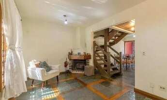 Imagem 3: Casa em Porto Alegre, no bairro Ipanema, com 3 dormitório(s), e 3 banheiros, à v