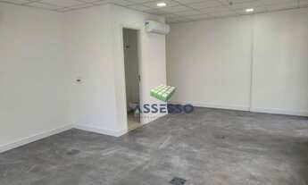 Imagem 2: Sala comercial totalmente acabada, 38 m² a apenas 400 m da estação de trem - venda por R