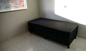 Imagem 2: Quarto em Apartamento Limpo e Arejado