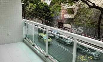 Imagem 2: Apartamento com varanda e três quartos