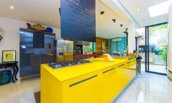 Imagem 5: * Lindo Sobrado Reformado de 4 Dormitórios sendo 2 Suítes com 2 Vagas de Garagem - 169m²