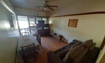 Imagem 2: Apto. térreo, 2 minutos Praia do Forte, 2 quartos sendo 1 suíte, quintal, 1 vaga. Aceita f