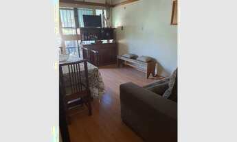 Imagem 3: Apto. térreo, 2 minutos Praia do Forte, 2 quartos sendo 1 suíte, quintal, 1 vaga. Aceita f