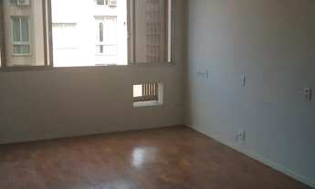 Imagem 2: APARTAMENTO QUARTO E SALA DE FRENTE COM DUAS VAGAS DE GARAGEM NA ESCRITURA COPACABANA RJ