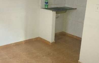 Imagem 6: Alugo casa simples, com cerâmica e forro PVC