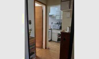 Imagem 4: Apto. térreo, 2 minutos Praia do Forte, 2 quartos sendo 1 suíte, quintal, 1 vaga. Aceita f