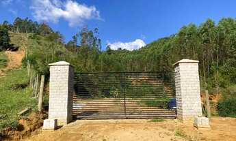 Imagem: 2 hectares com vista para a Pedra Azul