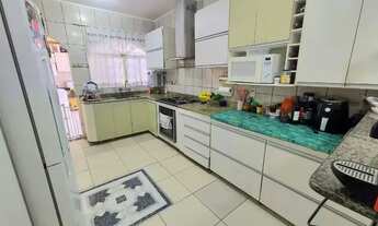 Imagem 5: Lindo sobrado na QNL 11 - Bloco J com 4 quartos