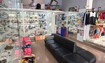 Imagem: Fundo de loja de Roupas e Calçados no Novo