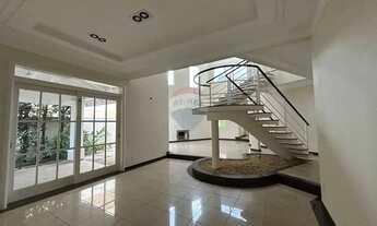 Imagem 4: RE/MAX ALUGA CASA EM CONDOMÍNIO 3 SUÍTES 360 M² 4 VAGAS E PISCINA AQUECIDA R$ 15.000,00