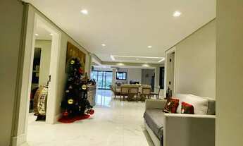 Imagem 2: Casa de Alto Padrão em Alphaville com 3 Suítes, Piscina e Hidromassagem