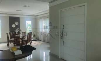 Imagem 3: Casa de condomínio sobrado para aluguel e venda possui 400 metros quadrados com 3 quartos