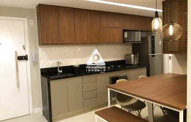 Imagem 2: Privilégio Imóveis Vende: Excelente apartamento 2 quartos em Copacabana - RJ