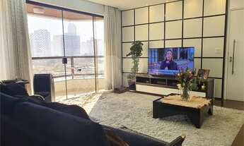 Imagem 2: Apartamento reformado de 154m² com 3 suítes e 3 vagas de garagem e lazer completo