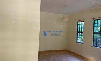 Imagem 4: Casa aconchegante com muito verde , 3 quartos sendo 1 suíte , sala em L , cozinha e amplo