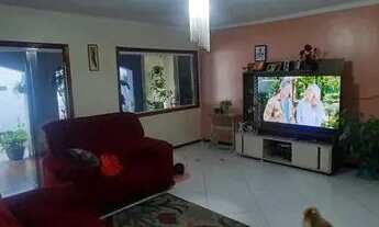 Imagem 3: Casa para venda possui 200 metros quadrados com 3 quartos em Centro - Ourinhos - SP