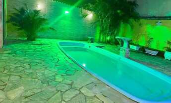 Imagem 2: Casa com piscina e 4 quartos