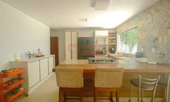 Imagem 7: AMPLA - 210M² - EXCELENTE LOCALIZAÇÃO - PISCINA - CHURRASQUEIRA - QUINTAL