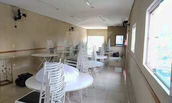 Imagem 7: Salão comercial medindo aproximadamente 180 m2 com 2 banheiros, refeitório e terraço