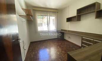 Imagem 7: Ampla Casa de 4 Dormitórios com Churrasqueira e Quintal!