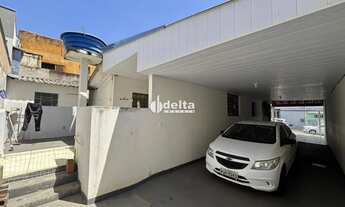 Imagem 6: Casa residencial com 3 quartos disponível para venda no bairro Cazeca em Uberlândia-MG