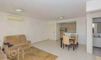 Imagem 2: Imóvel para venda possui 68 metros quadrados com 2 quartos em Vila Ipiranga - Porto Alegre