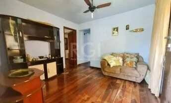 Imagem 4: Casa em Porto Alegre, no bairro Tristeza, com 2 dormitório(s), e 2 banheiros, à