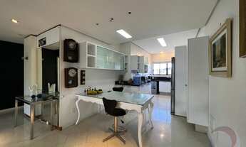 Imagem 2: Cobertura para venda possui 212 metros quadrados com 4 quartos em Centro - Florianópolis