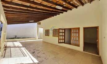 Imagem 2: Casa disponível para Locação no bairro Coophema, próximo à com três quartos sendo duas suí