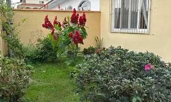 Imagem 2: Casa térrea mais antiga, semi mobiliada, com 03 dormitórios, sendo 02 suítes, 01 bwc socia