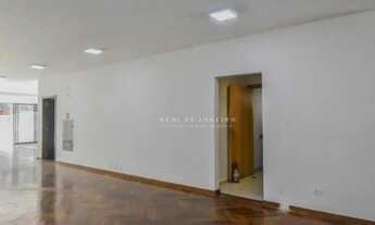 Imagem 7: Excelente prédio em localização nobre com estacionamento amplo