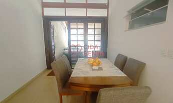 Imagem 5: AMPLA - 210M² - EXCELENTE LOCALIZAÇÃO - PISCINA - CHURRASQUEIRA - QUINTAL