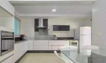 Imagem 5: Excelente casa semi mobiliada, localização privilegiada em Santa Felicidade