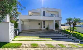 Imagem 2: Casa Alto Padrão com 4 suítes à venda, 420m² de área construída e 600m² de terreno por R