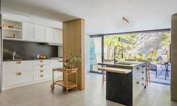 Imagem 7: Casa com 3 suítes amplas, além de uma sala generoso com lareira e 2 vagas de garagem