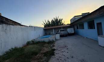 Imagem 2: Casa com área grande com piscina e etc