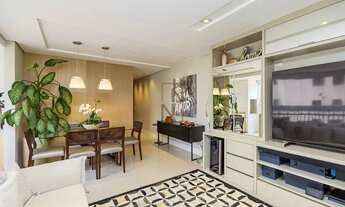 Imagem 3: Apartamento semi-mobiliado com três quartos, sendo uma suíte, e duas vagas paralelas no Ca