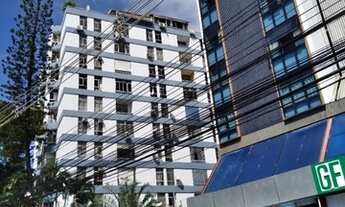 Imagem: Av, Tancredo Nevis ao lado do jorna Atarde