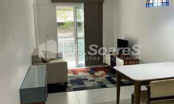 Imagem 7: Apartamento com varanda e três quartos